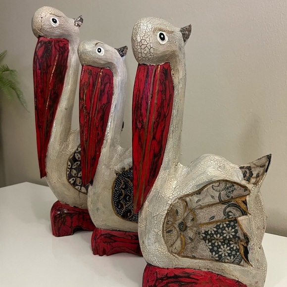 Handcrafted Pelican Figurines - Red and Cream wood material. - Picture 2 of 11